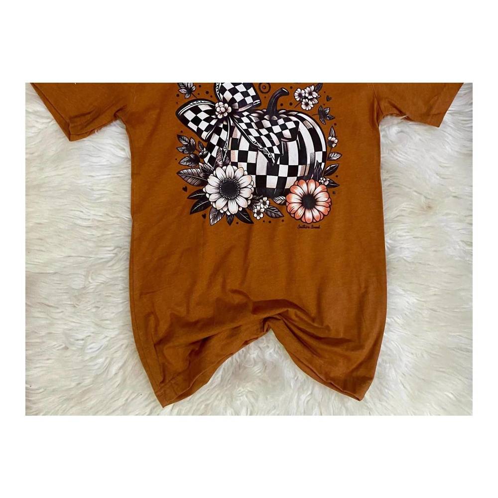 NEW SOUTHERN SWANK women's checkered pumpkin floral tee in burnt orange